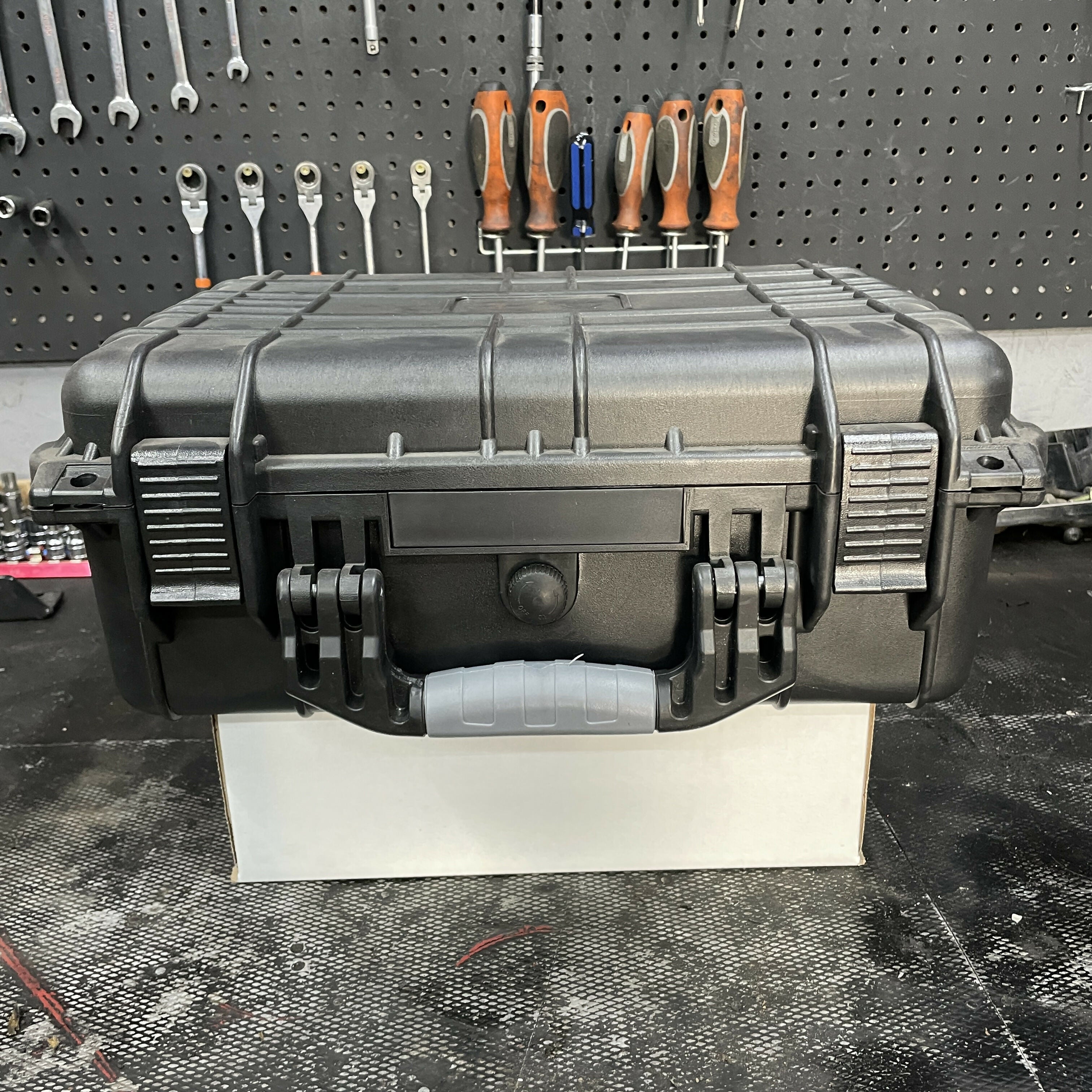 Hard storage box