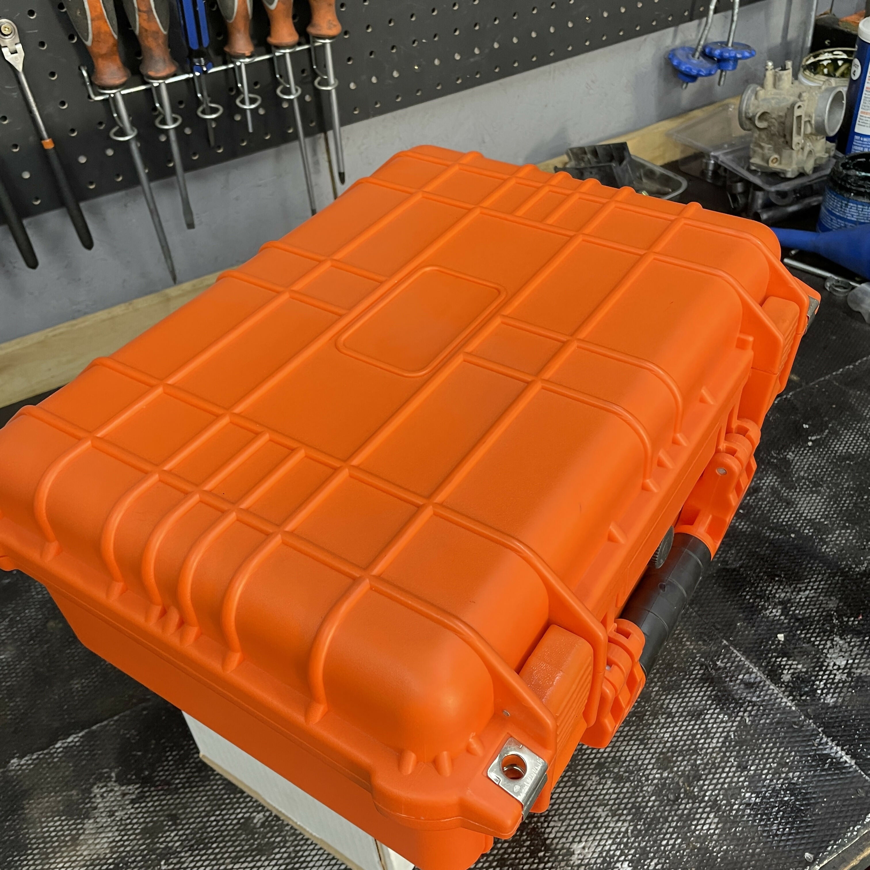 Hard storage box