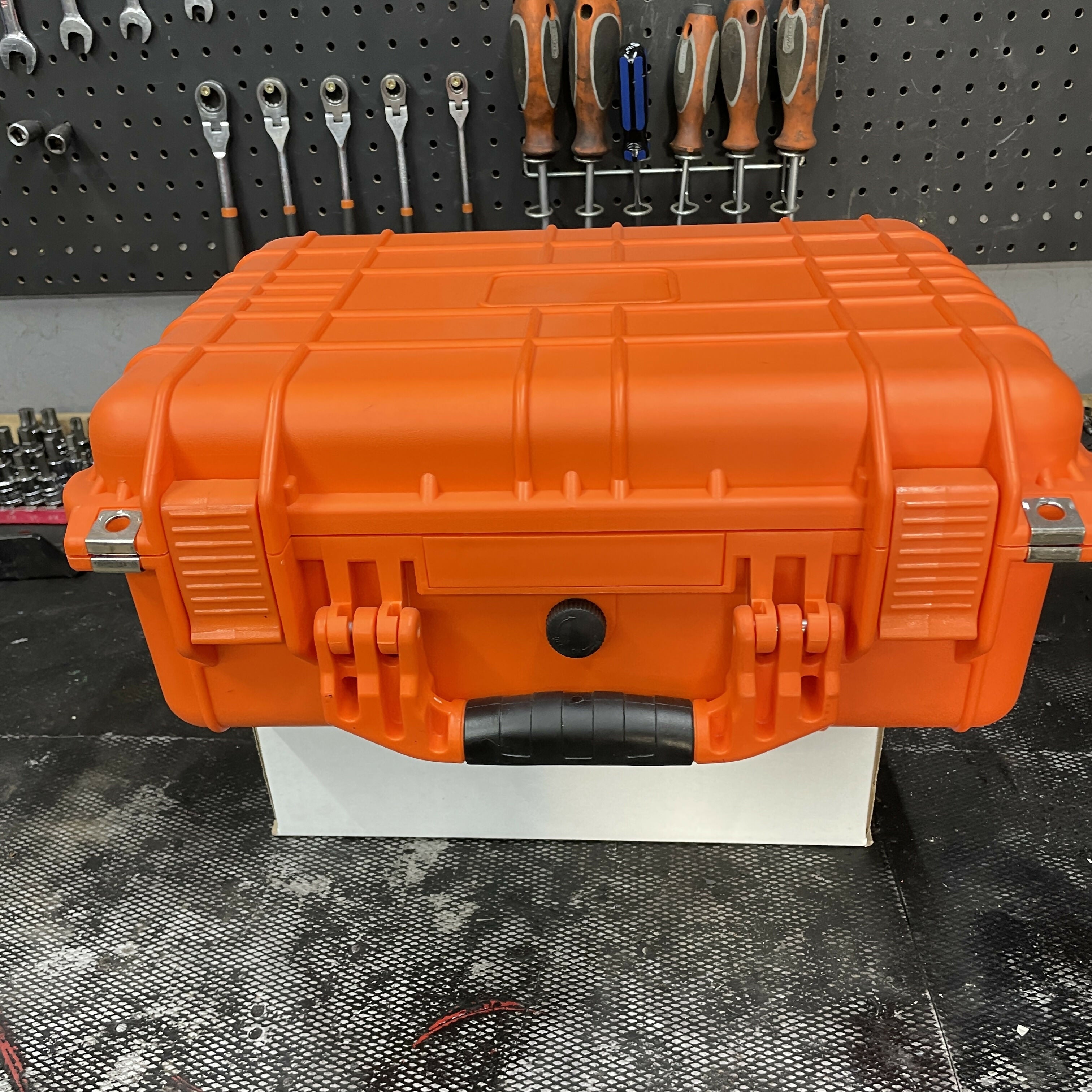 Hard storage box